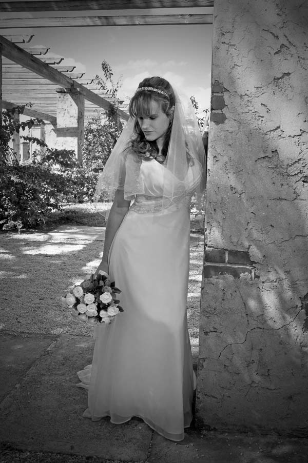 Bride with flowers Novia con flores Photograph of a Bride with Flowers in Coral Gables